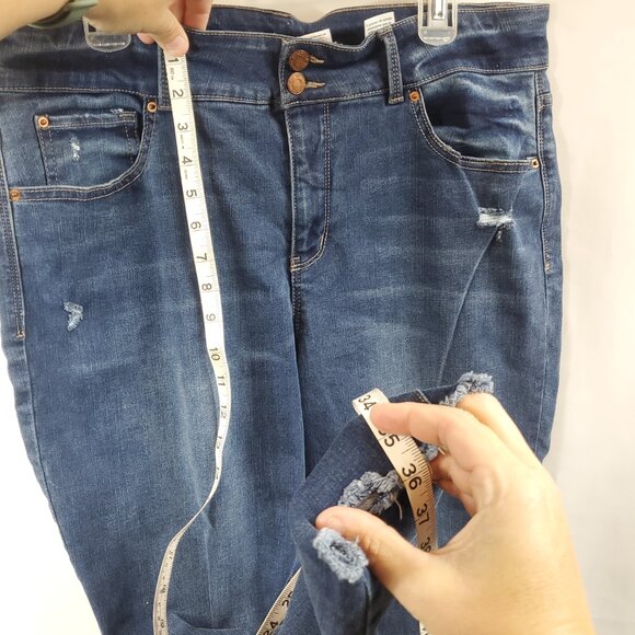 Time and Tru Stretch Ankle Mid Rise Sz 18 Blue Distressed Double Button Jeans - Picture 8 of 11